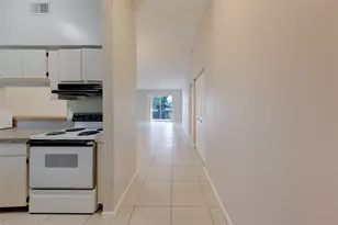 1109 E Rohe St, Tarpon Springs, FL 34689 - Photo 4