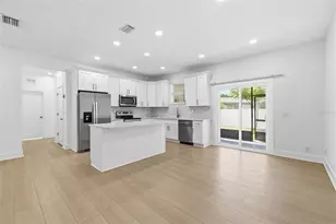 4401 Cobia Dr SE, Saint Petersburg, FL 33705 - Photo 4