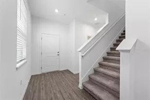 4718 Inner World Ln, Wesley Chapel, FL 33543 - Photo 4