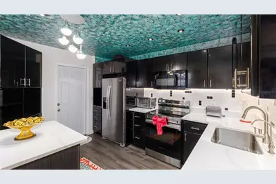 10438 Saint Tropez Place, Tampa, FL 33615 - Photo 8