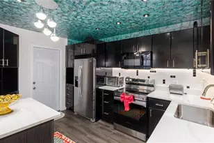 10438 St Tropez Pl, Tampa, FL 33615 - Photo 8
