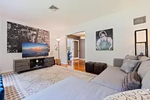 1055 Monticello Blvd N, Saint Petersburg, FL 33703 - Photo 8