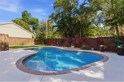 1055 Monticello Boulevard N, Saint Petersburg, FL 33703 - Photo 4