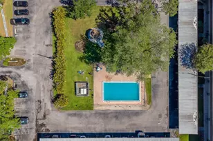 9881 113th St, Seminole, FL 33772 - Photo 32