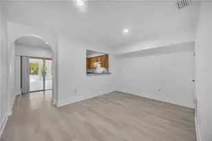 727 Kensington Lake Cir, Brandon, FL 33511 - Photo 16