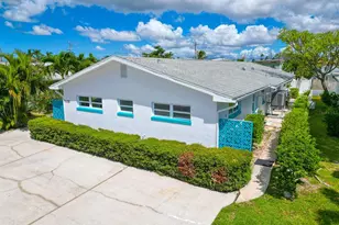 11295 1st St E, Treasure Island, FL 33706 - Photo 1