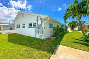 11295 1st St E, Treasure Island, FL 33706 - Photo 54