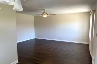 2202 Clubhouse Dr, Sun City Center, FL 33573 - Photo 8
