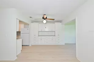 511 Finsbury Cir, Sun City Center, FL 33573 - Photo 8