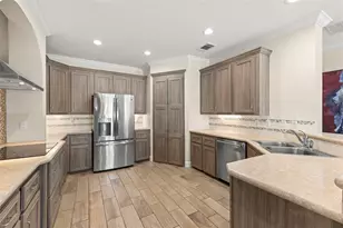 7300 Americana Dr NE, Saint Petersburg, FL 33702 - Photo 16