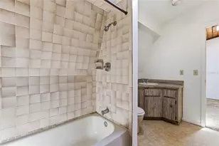 8221 Riverside Dr NE, Saint Petersburg, FL 33702 - Photo 26