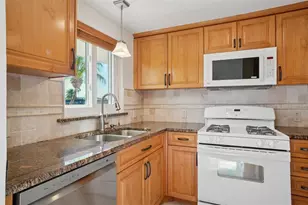 1847 Shore Dr S, South Pasadena, FL 33707 - Photo 4