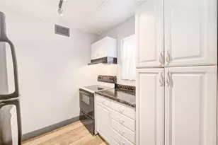 10453 Carrollbrook Cir, Tampa, FL 33618 - Photo 12