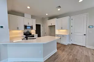 7749 93rd St N, Seminole, FL 33777 - Photo 2