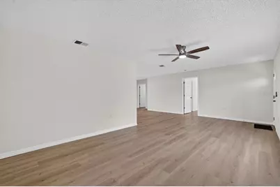 37327 Stanford Avenue, Zephyrhills, FL 33541 - Photo 10