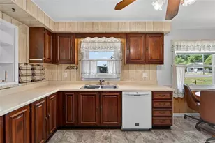 39407 Rockford Ave, Zephyrhills, FL 33542 - Photo 14