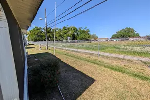 980 7th St NW, Largo, FL 33770 - Photo 14