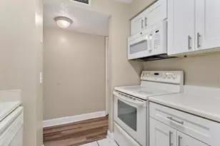 14319 Hanging Moss Cir, Tampa, FL 33613 - Photo 10