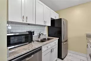 5925 Terrace Park Dr N, Saint Petersburg, FL 33709 - Photo 24