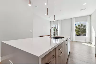 370 6th Street S, Saint Petersburg, FL 33701 - Photo 8