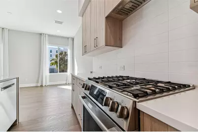 370 6th Street S, Saint Petersburg, FL 33701 - Photo 10