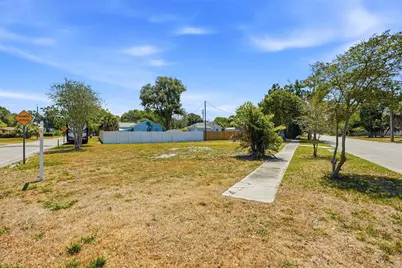 4716 Iris Street N, Saint Petersburg, FL 33714 - Photo 8