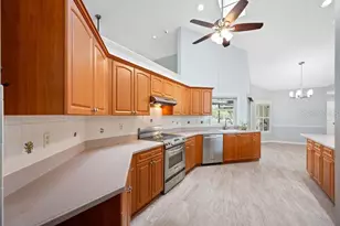 5321 Gardens Dr, Sarasota, FL 34243 - Photo 4