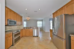 12206 Citrus Leaf Dr, Gibsonton, FL 33534 - Photo 10