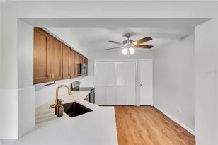 4114 Pinelake Ln, Tampa, FL 33618 - Photo 6