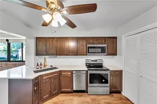 4114 Pinelake Ln, Tampa, FL 33618 - Photo 4