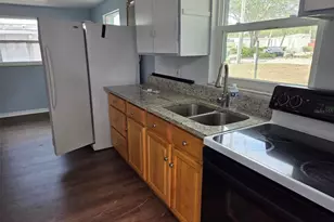 5206 7th St, Zephyrhills, FL 33542 - Photo 4