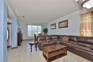2679 Lakebreeze Ln S, Clearwater, FL 33759 - Photo 6