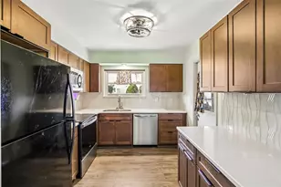 704 Ojai Ave, Sun City Center, FL 33573 - Photo 10