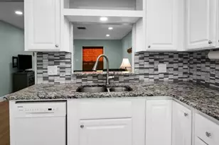 859 Oxford Ct, Dunedin, FL 34698 - Photo 14