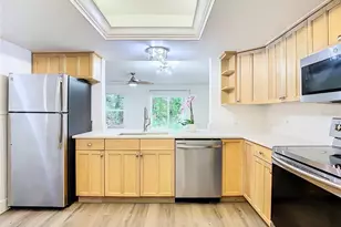11237 Cedar Hollow Ln, Tampa, FL 33618 - Photo 6