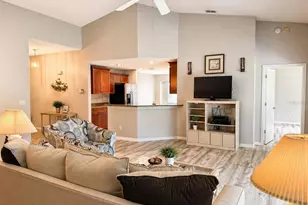 822 McCallister Ave, Sun City Center, FL 33573 - Photo 4