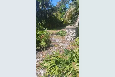 498 Bayview Drive NE, Saint Petersburg, FL 33704 - Photo 4