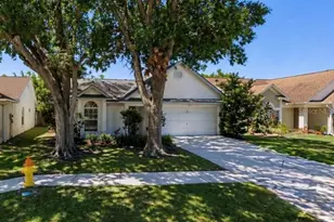 9725 Fox Hollow Rd, Tampa, FL 33647 - Photo 1