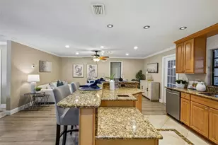 8315 Terracewood Cir, Tampa, FL 33615 - Photo 14