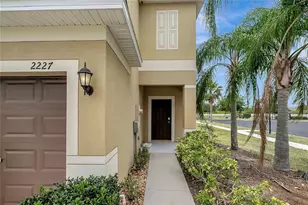 2227 Golden Falcon Dr, Ruskin, FL 33570 - Photo 4