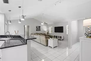610 Woodview Way, Bradenton, FL 34212 - Photo 10