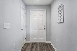 6872 Gideon Cir, Zephyrhills, FL 33541 - Photo 22