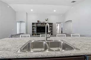 6872 Gideon Cir, Zephyrhills, FL 33541 - Photo 10