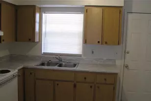 5215 E Columbus Dr, Tampa, FL 33619 - Photo 6