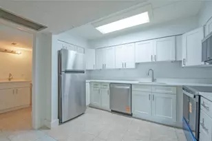 10365 Paradise Blvd, Treasure Island, FL 33706 - Photo 10