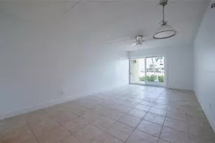 10365 Paradise Blvd, Treasure Island, FL 33706 - Photo 12