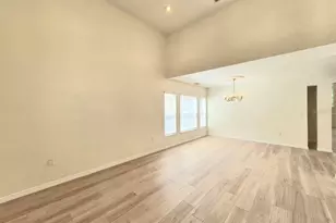2214 Green Oaks Ln, Tampa, FL 33612 - Photo 6