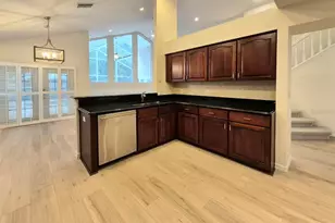 2214 Green Oaks Ln, Tampa, FL 33612 - Photo 14