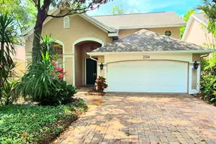 2214 Green Oaks Ln, Tampa, FL 33612 - Photo 4