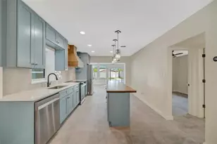 647 74th Ave N, Saint Petersburg, FL 33702 - Photo 8